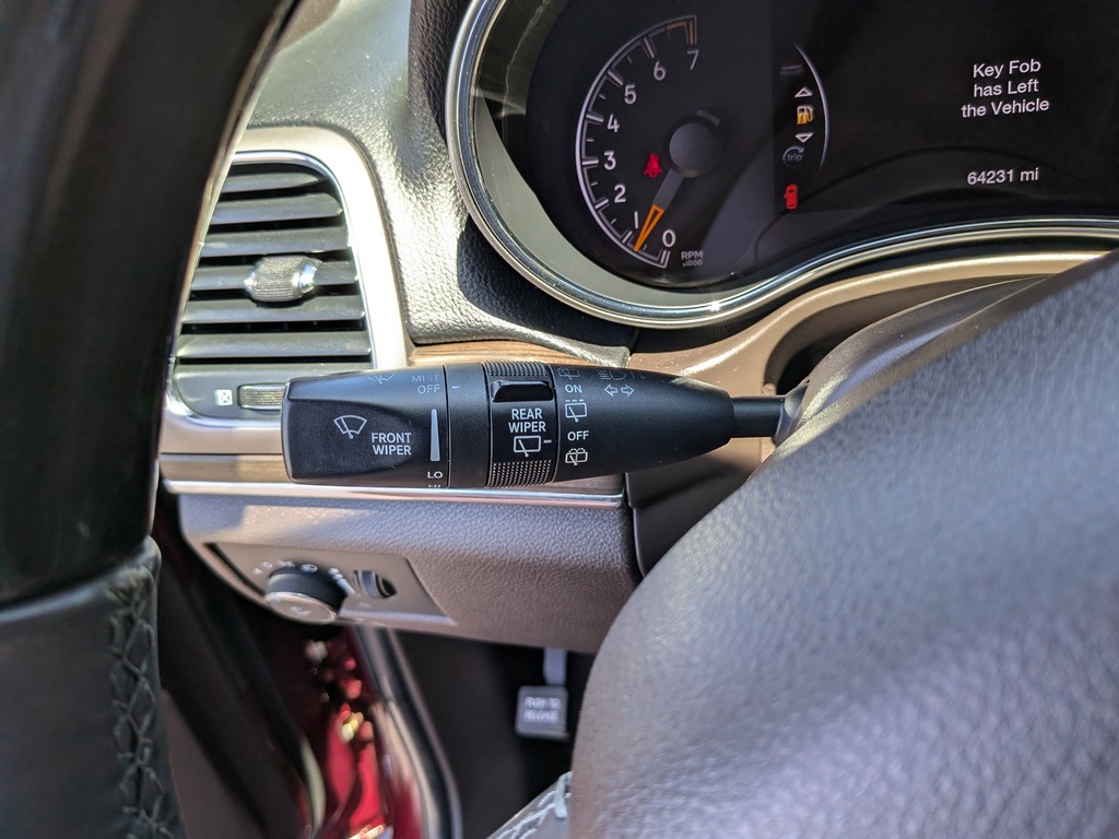 Jeep Grand Cherokee Vehicle Full-screen Gallery Image 32