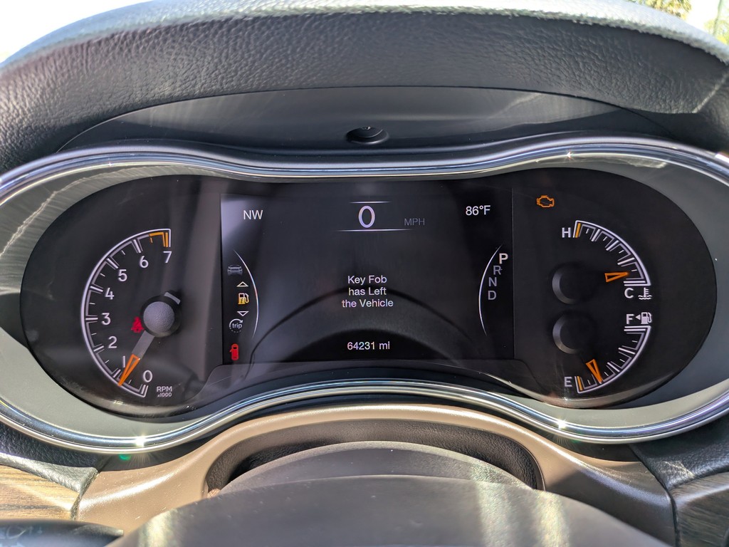 Jeep Grand Cherokee Vehicle Full-screen Gallery Image 33