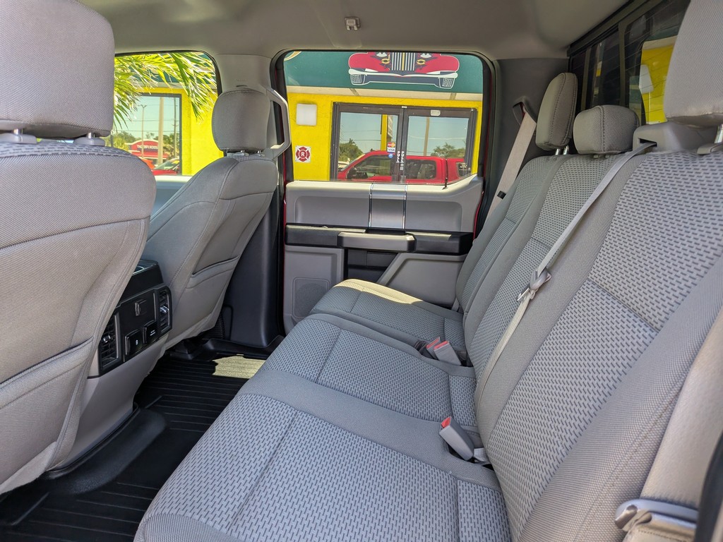Ford F-150 Vehicle Full-screen Gallery Image 13