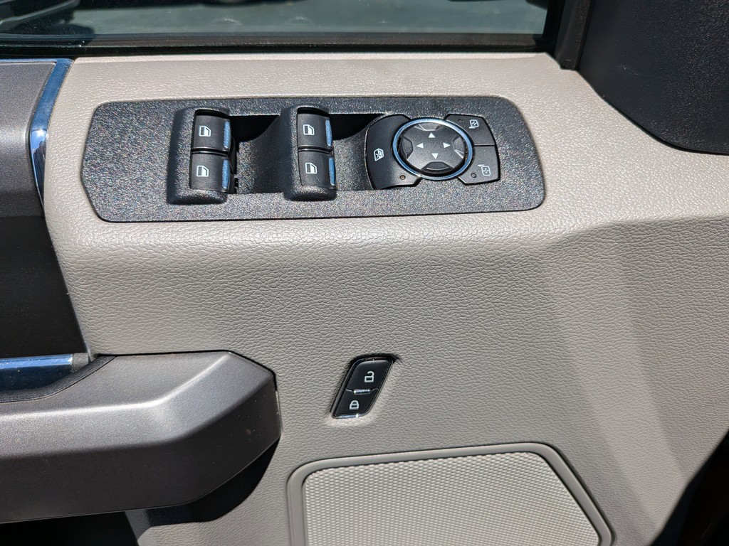 Ford F-150 Vehicle Full-screen Gallery Image 15