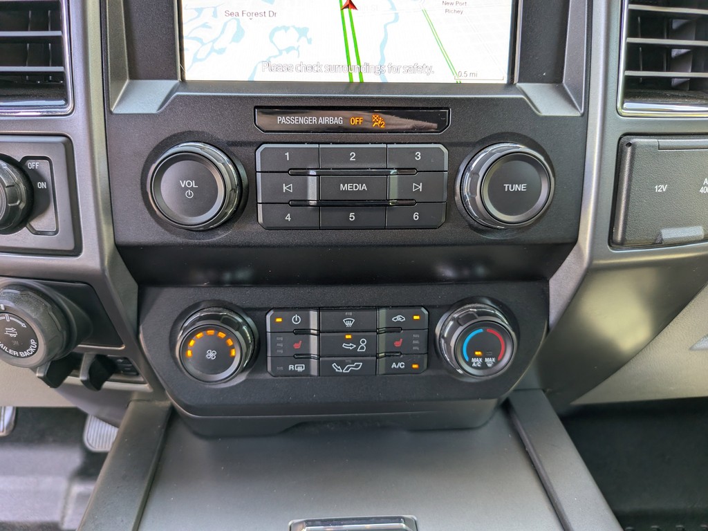 Ford F-150 Vehicle Full-screen Gallery Image 21