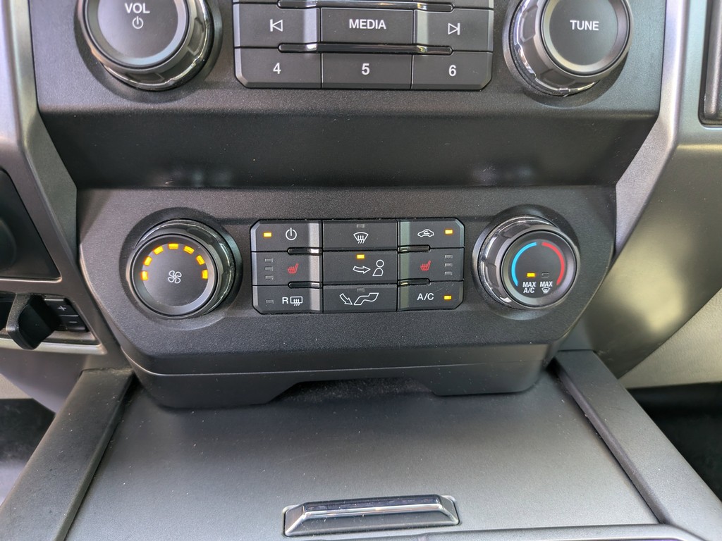 Ford F-150 Vehicle Full-screen Gallery Image 22