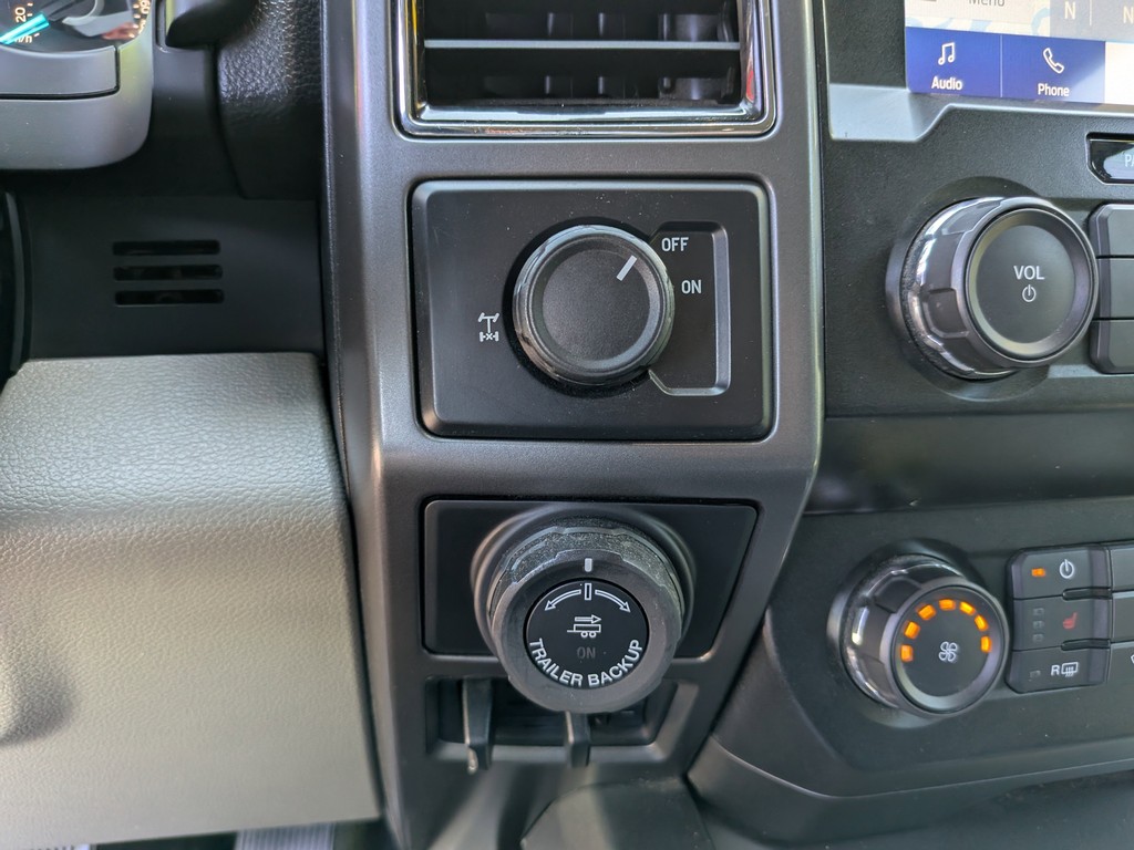 Ford F-150 Vehicle Full-screen Gallery Image 23
