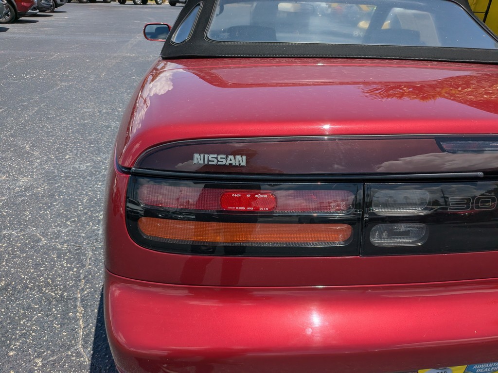 Nissan 300ZX Vehicle Full-screen Gallery Image 08