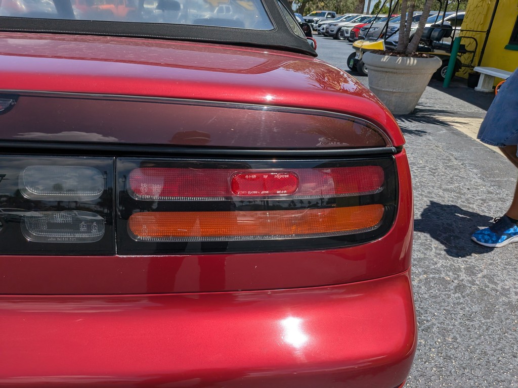Nissan 300ZX Vehicle Full-screen Gallery Image 09
