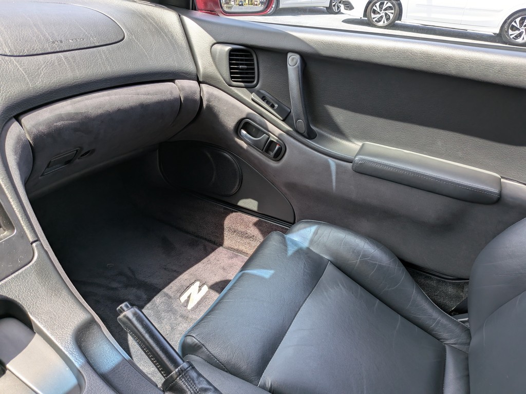 Nissan 300ZX Vehicle Full-screen Gallery Image 13