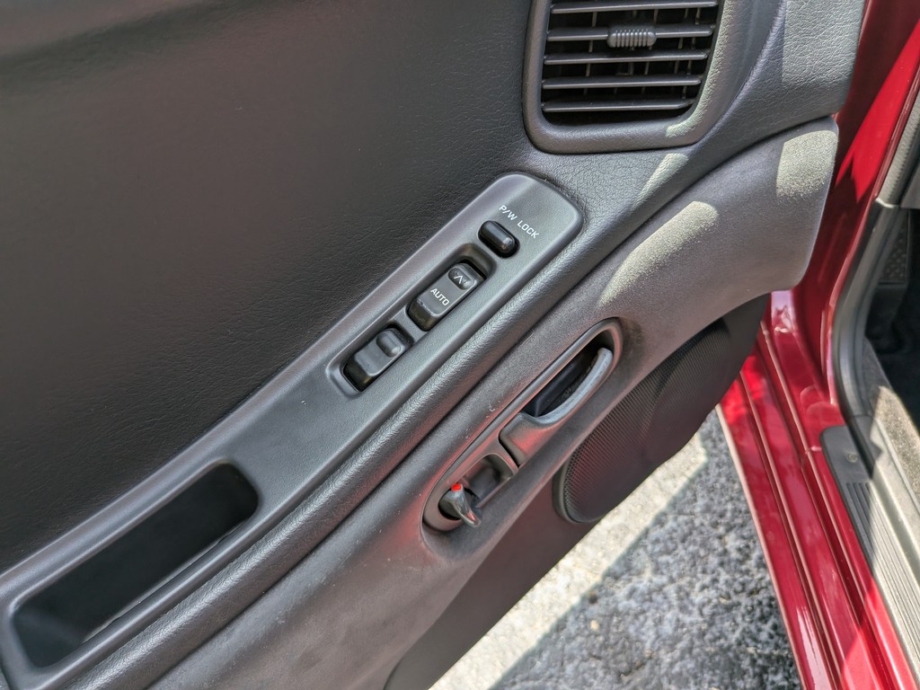 Nissan 300ZX Vehicle Full-screen Gallery Image 14