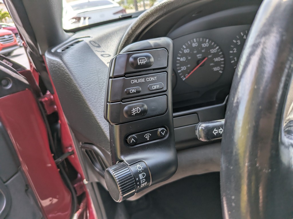 Nissan 300ZX Vehicle Full-screen Gallery Image 21