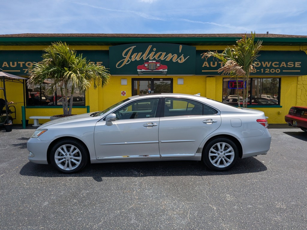 Lexus ES 350 Vehicle Full-screen Gallery Image 02