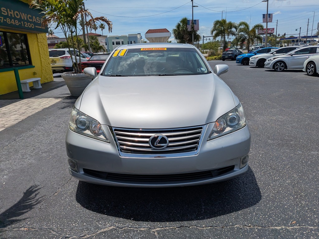 Lexus ES 350 Vehicle Full-screen Gallery Image 05