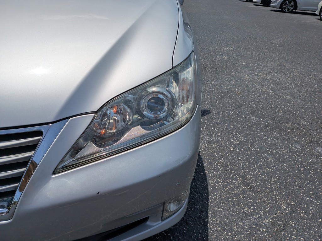 Lexus ES 350 Vehicle Full-screen Gallery Image 06