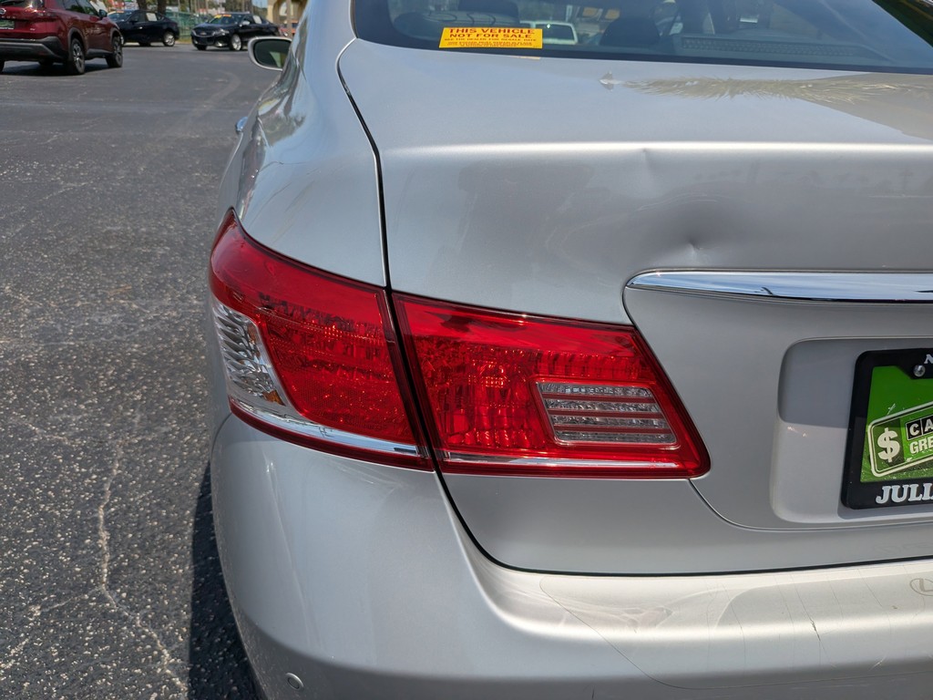 Lexus ES 350 Vehicle Full-screen Gallery Image 07
