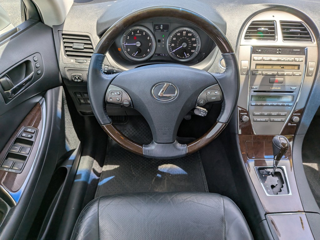 Lexus ES 350 Vehicle Full-screen Gallery Image 12