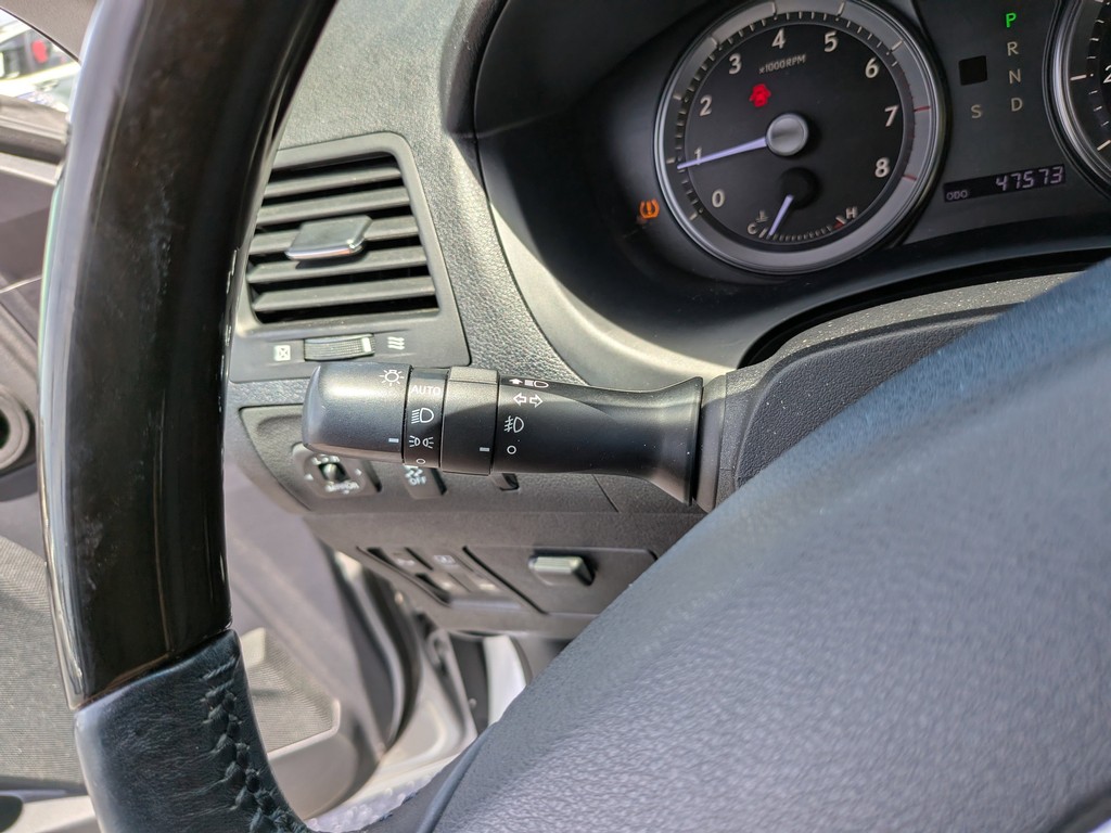 Lexus ES 350 Vehicle Full-screen Gallery Image 28