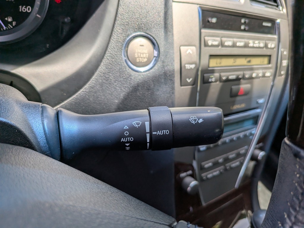 Lexus ES 350 Vehicle Full-screen Gallery Image 29