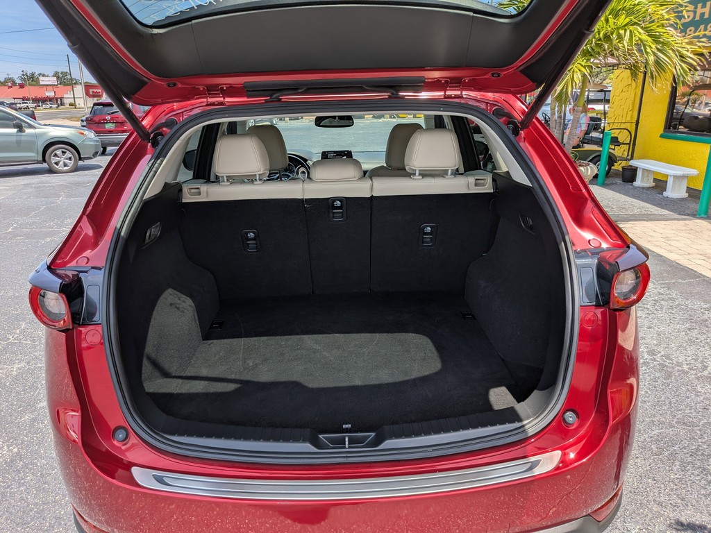 Mazda CX-5 Vehicle Full-screen Gallery Image 08