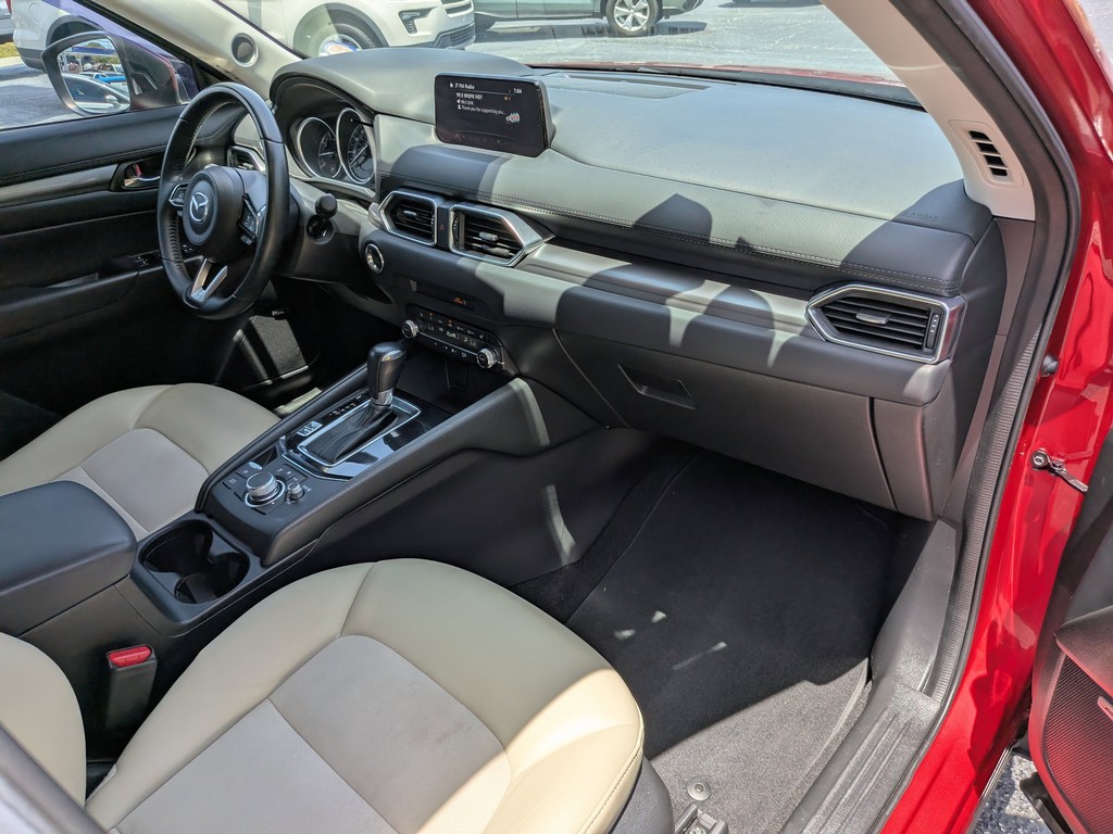 Mazda CX-5 Vehicle Full-screen Gallery Image 11