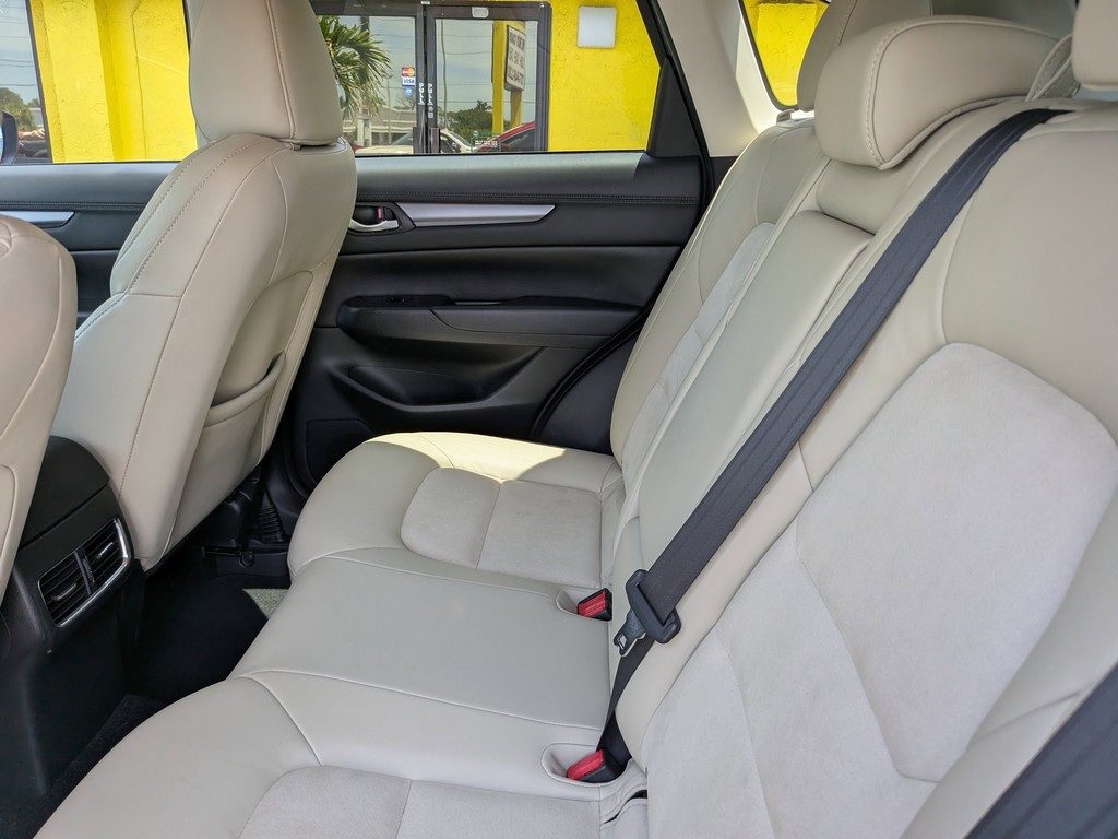 Mazda CX-5 Vehicle Full-screen Gallery Image 16