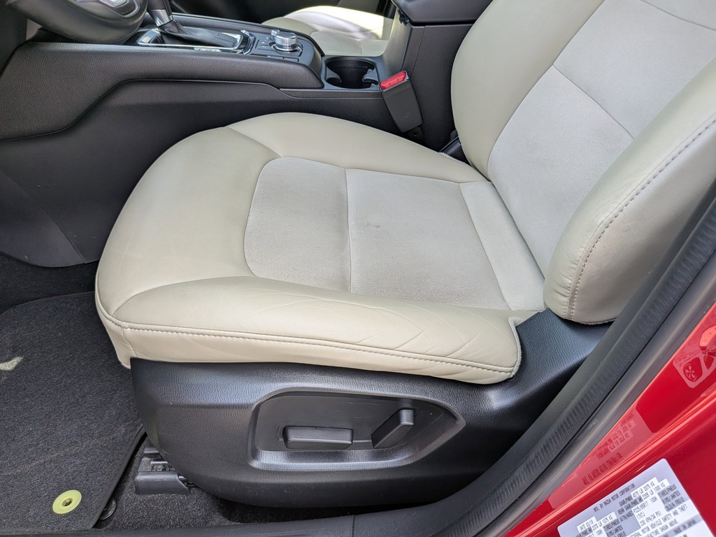 Mazda CX-5 Vehicle Full-screen Gallery Image 19