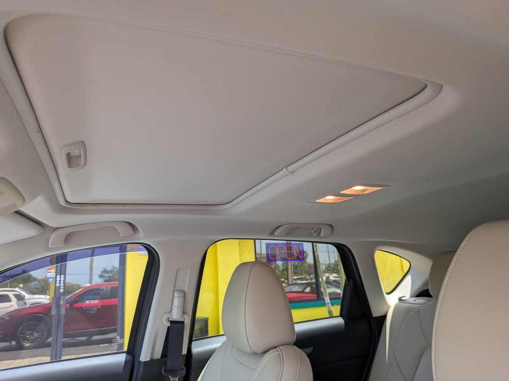 Mazda CX-5 Vehicle Full-screen Gallery Image 20