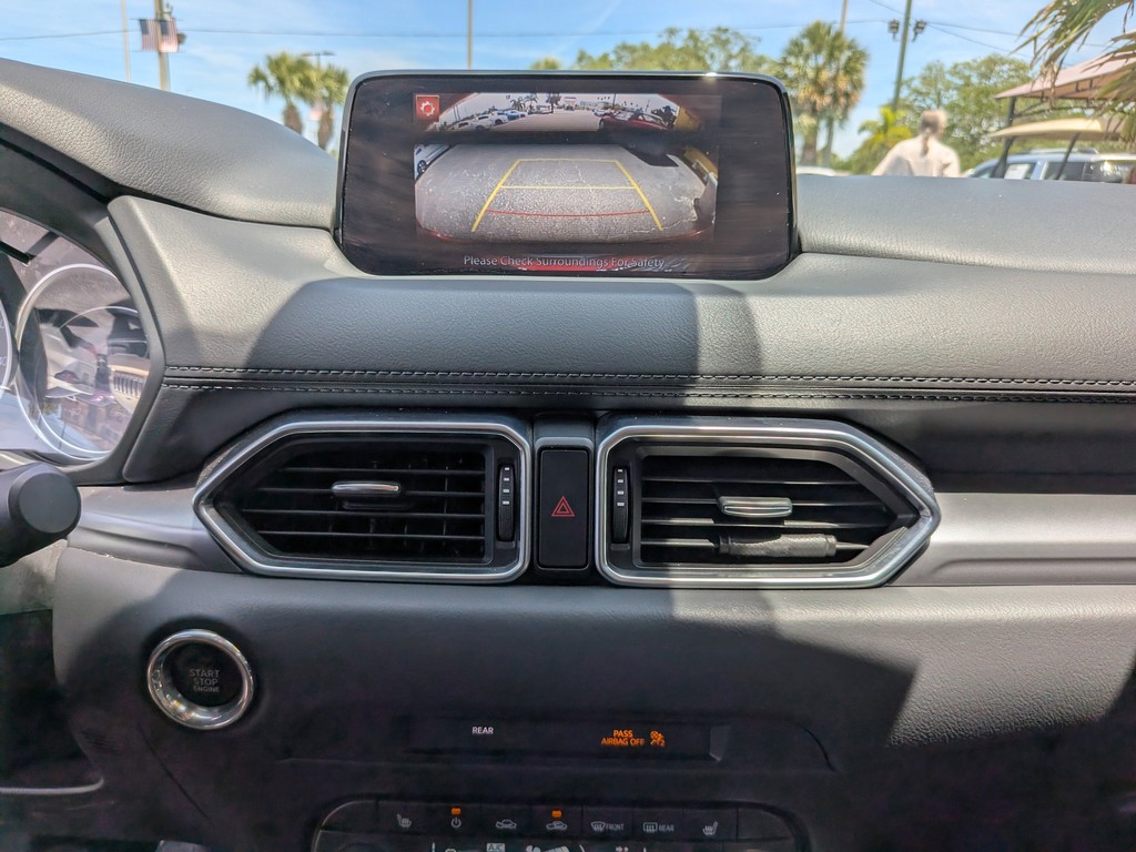 Mazda CX-5 Vehicle Full-screen Gallery Image 22