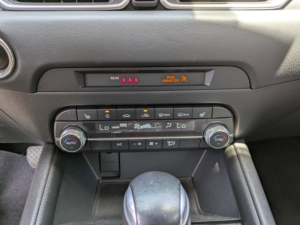 Mazda CX-5 Vehicle Full-screen Gallery Image 23