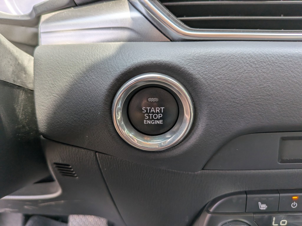 Mazda CX-5 Vehicle Full-screen Gallery Image 25