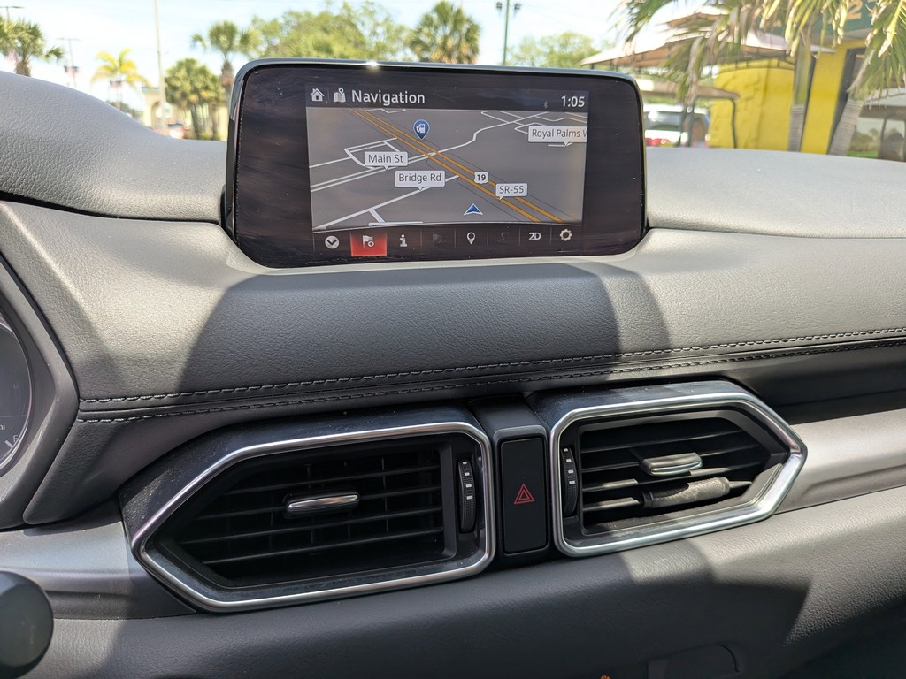 Mazda CX-5 Vehicle Full-screen Gallery Image 26