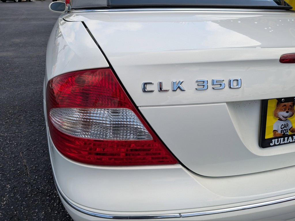 Mercedes-Benz CLK-Class Vehicle Full-screen Gallery Image 06