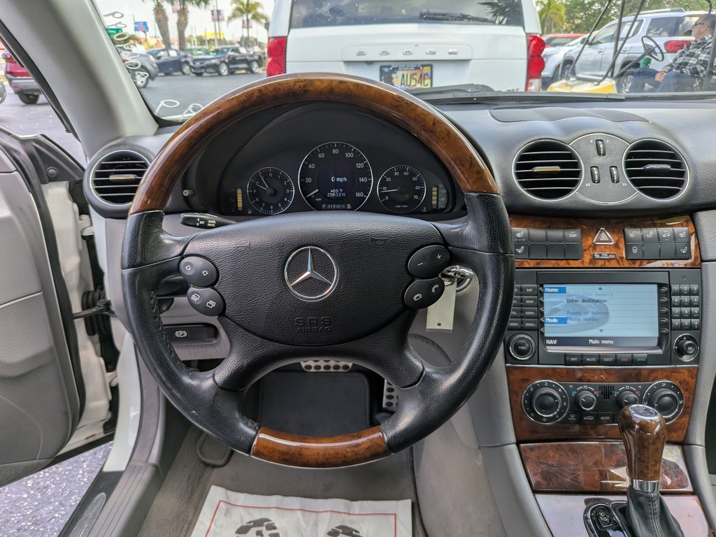 Mercedes-Benz CLK-Class Vehicle Full-screen Gallery Image 10
