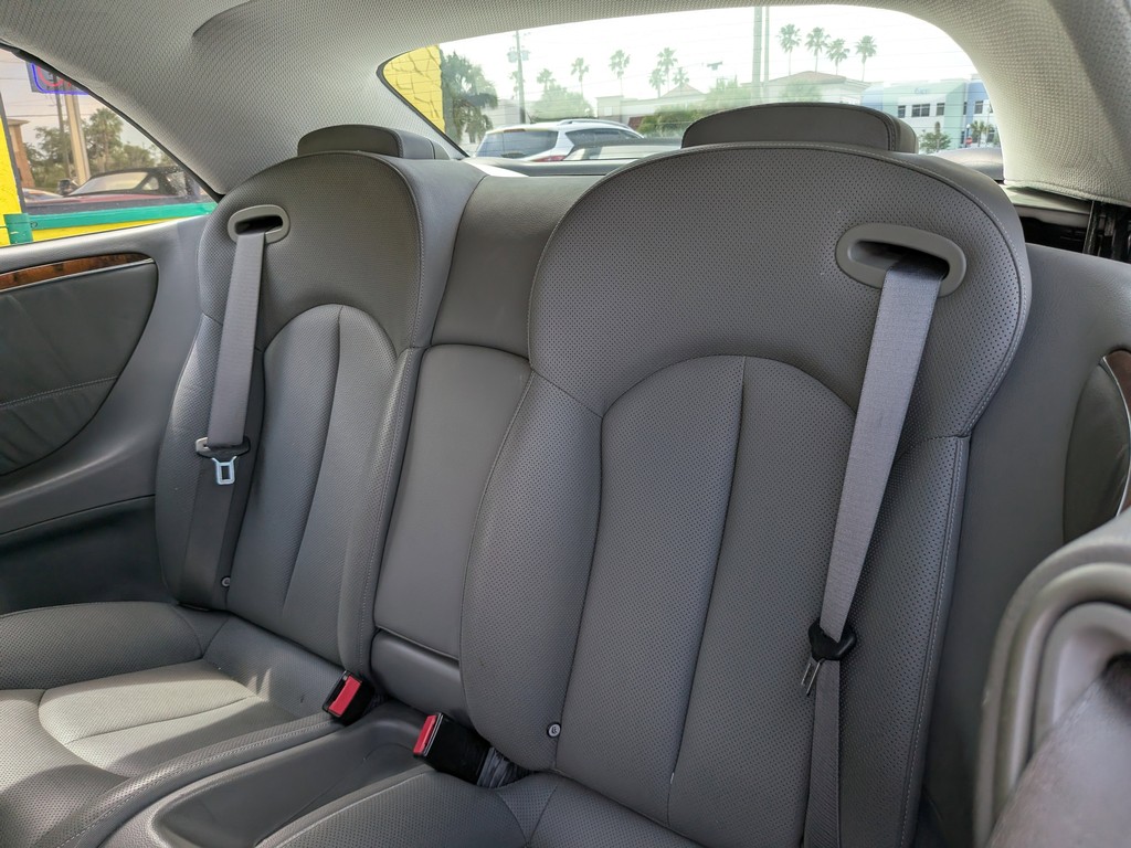 Mercedes-Benz CLK-Class Vehicle Full-screen Gallery Image 15