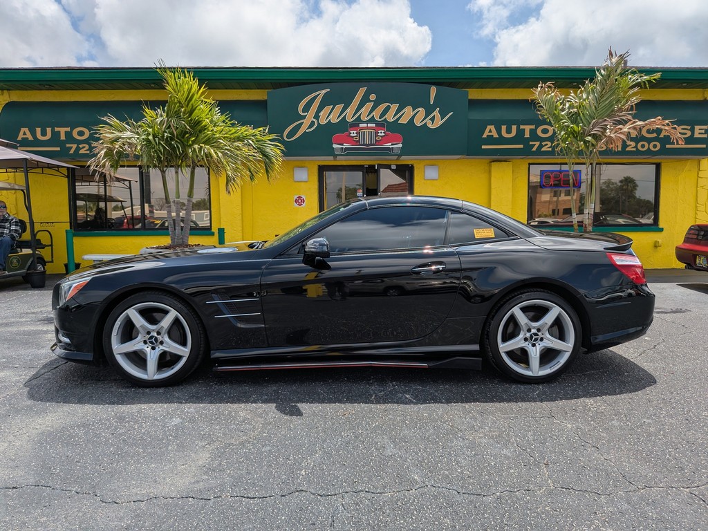 Mercedes-Benz SL Vehicle Full-screen Gallery Image 02