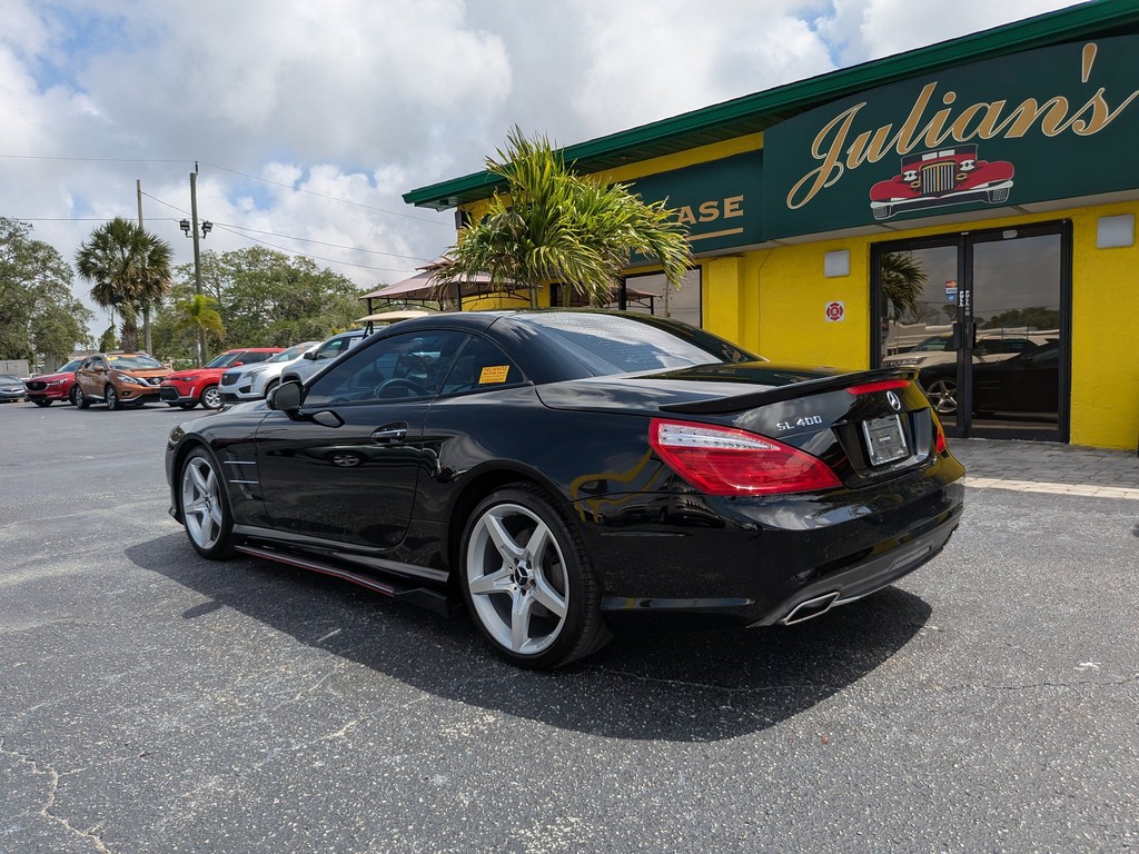 Mercedes-Benz SL Vehicle Full-screen Gallery Image 03