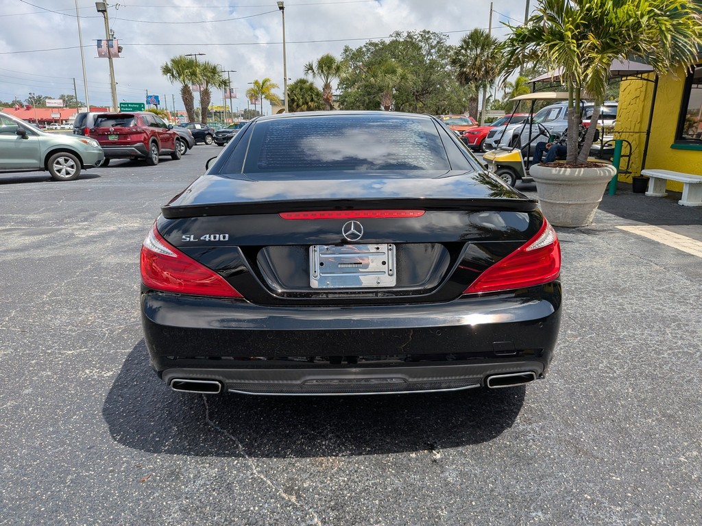 Mercedes-Benz SL Vehicle Full-screen Gallery Image 04