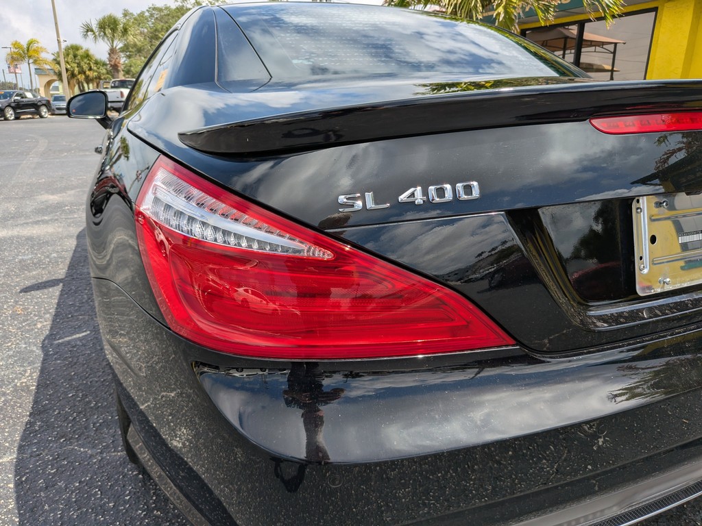 Mercedes-Benz SL Vehicle Full-screen Gallery Image 07
