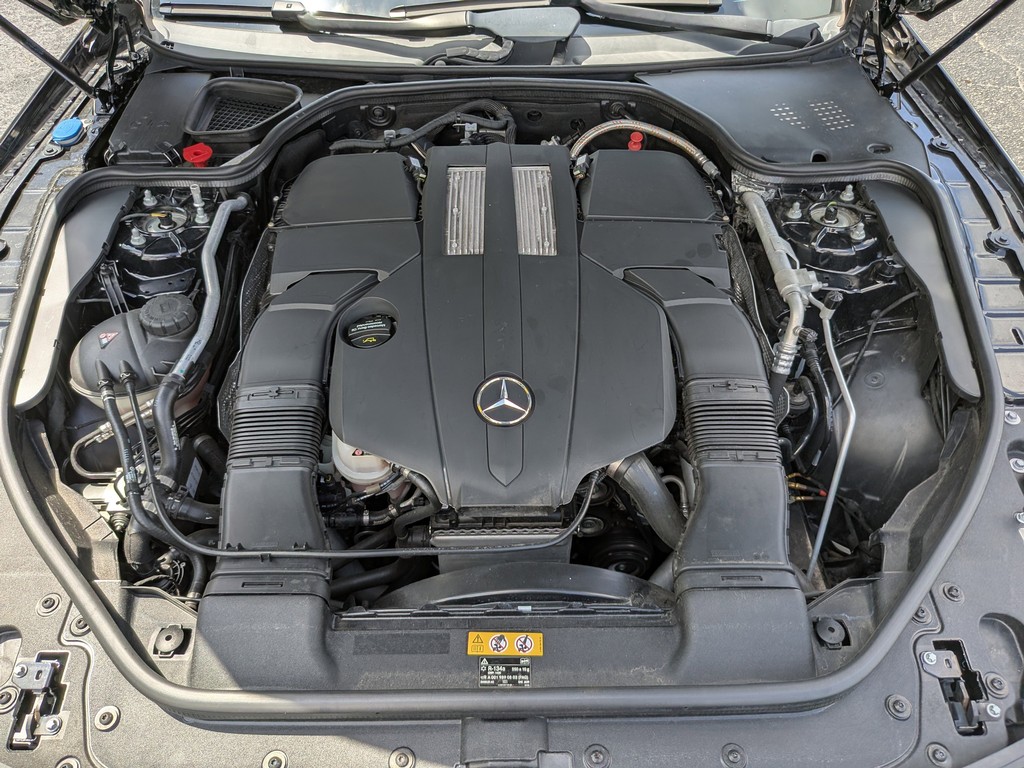 Mercedes-Benz SL Vehicle Full-screen Gallery Image 09