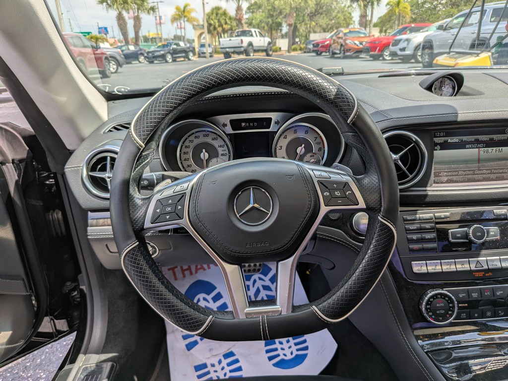 Mercedes-Benz SL Vehicle Full-screen Gallery Image 12