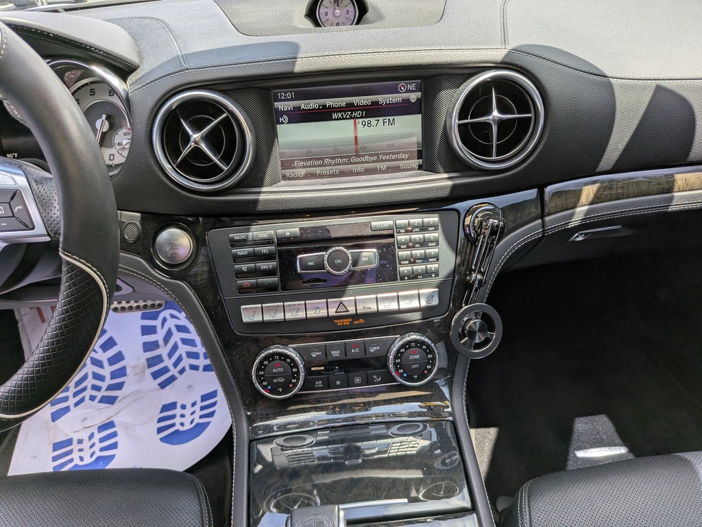 Mercedes-Benz SL Vehicle Full-screen Gallery Image 13