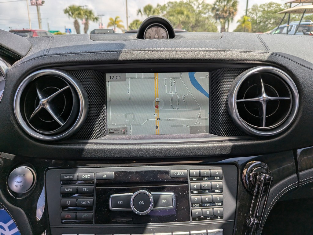 Mercedes-Benz SL Vehicle Full-screen Gallery Image 19