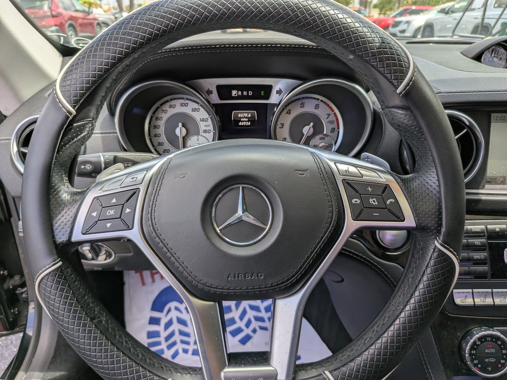 Mercedes-Benz SL Vehicle Full-screen Gallery Image 25