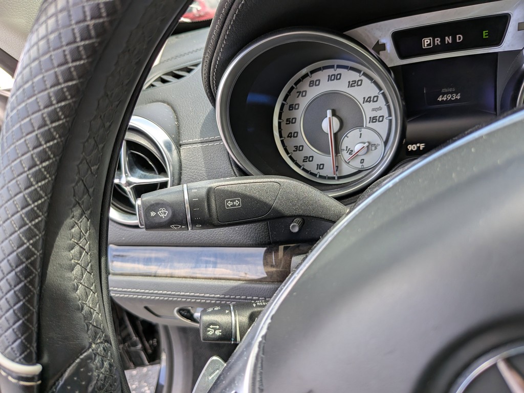 Mercedes-Benz SL Vehicle Full-screen Gallery Image 28