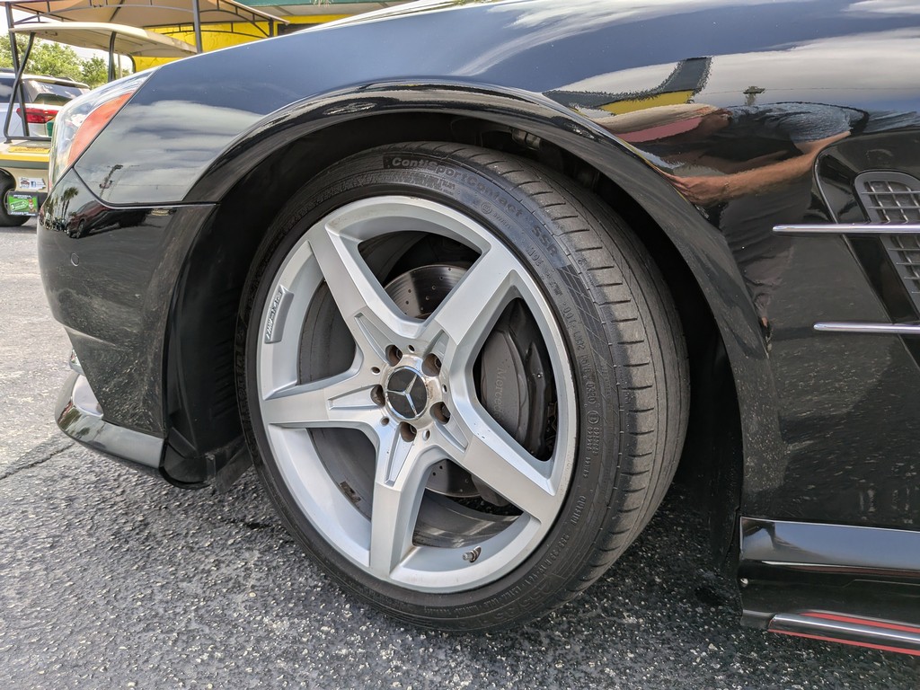 Mercedes-Benz SL Vehicle Full-screen Gallery Image 30