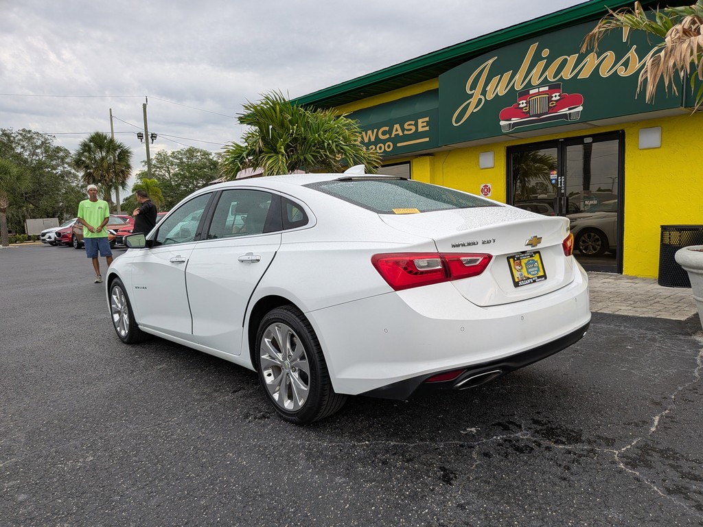 Chevrolet Malibu Vehicle Full-screen Gallery Image 03