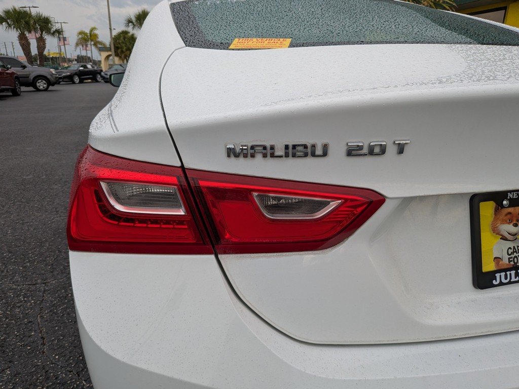 Chevrolet Malibu Vehicle Full-screen Gallery Image 05