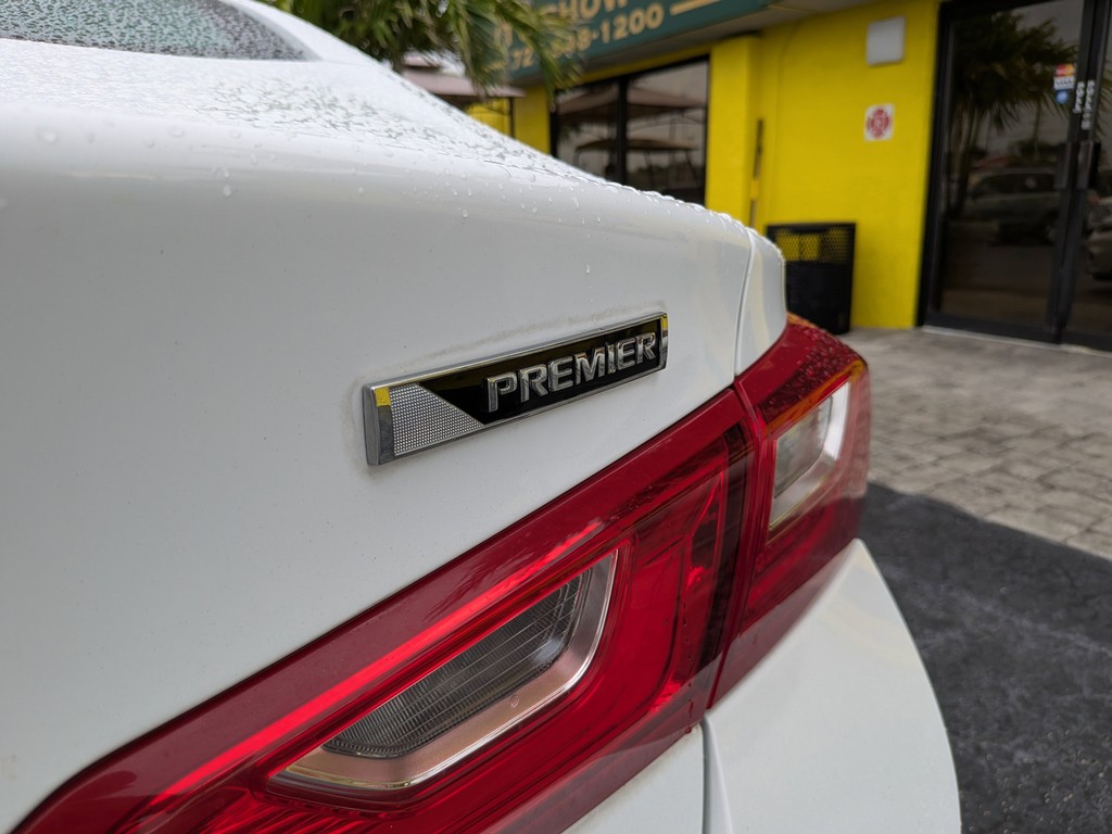 Chevrolet Malibu Vehicle Full-screen Gallery Image 06