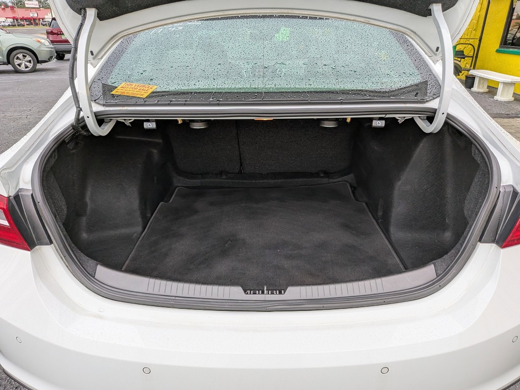 Chevrolet Malibu Vehicle Full-screen Gallery Image 07