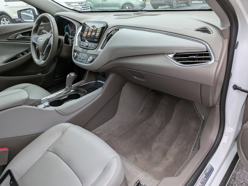 Chevrolet Malibu Vehicle Full-screen Gallery Image 09