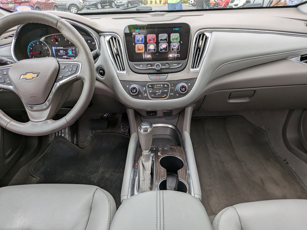 Chevrolet Malibu Vehicle Full-screen Gallery Image 12