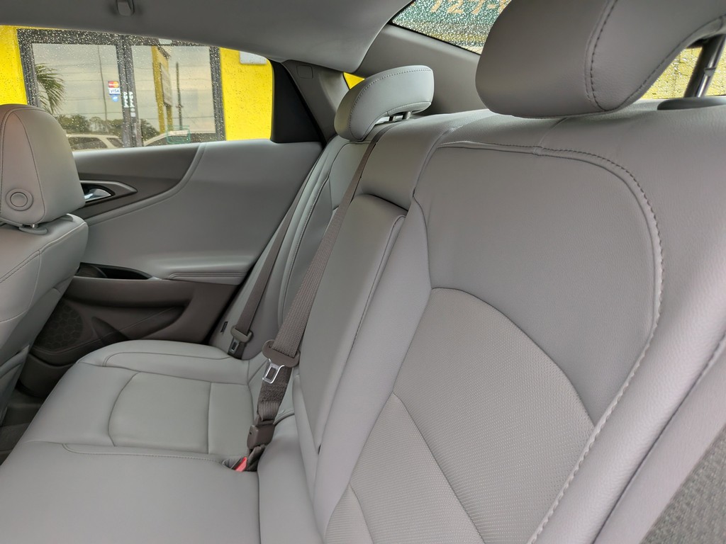Chevrolet Malibu Vehicle Full-screen Gallery Image 14