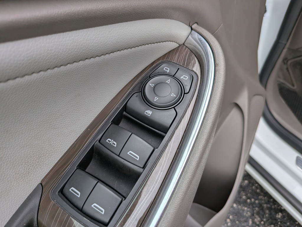 Chevrolet Malibu Vehicle Full-screen Gallery Image 15